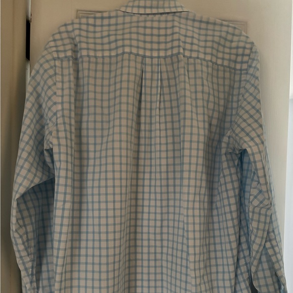 Like new Men’s Vineyard Vines button down shirt - Picture 2 of 3